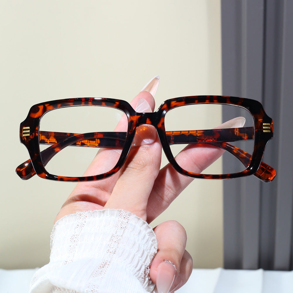 Ladies Fashion Glasses in Modern Square Design Bowlift