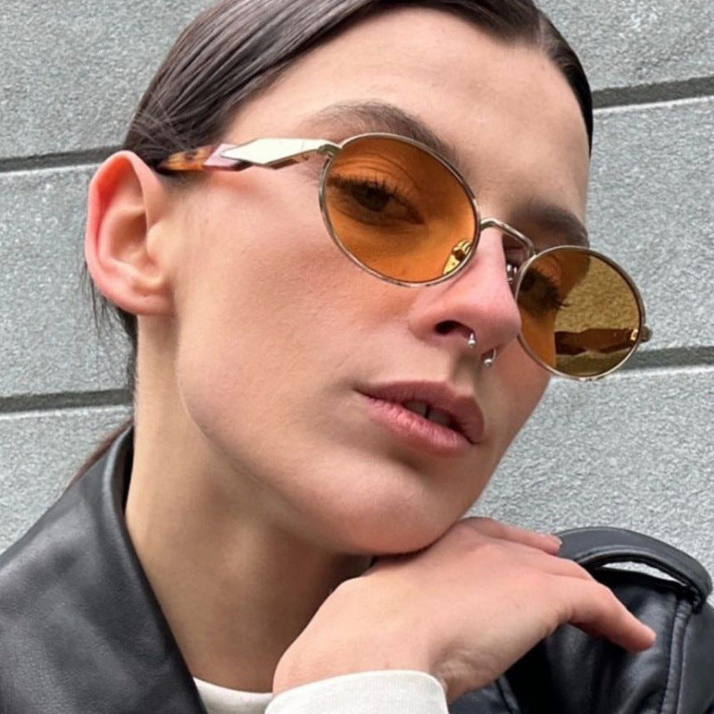 Women's fashionable sunglasses in elegant oval design with trendy accents Bowlift