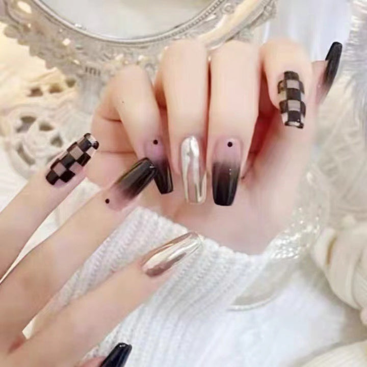 Nail art set with graphic patterns and elegant finish Bowlift