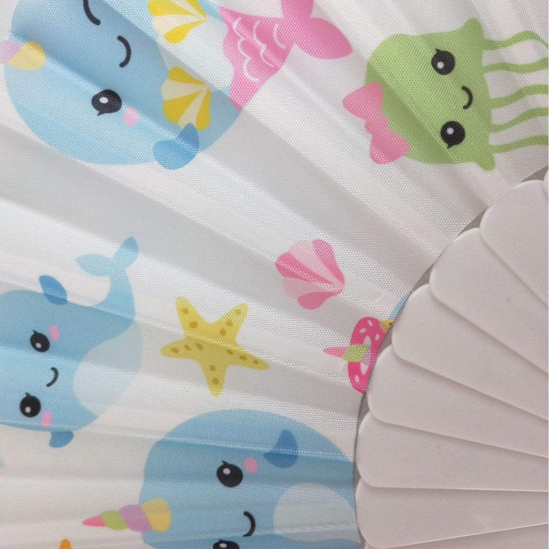 Ladies fan with shimmering scale patterns Bowlift