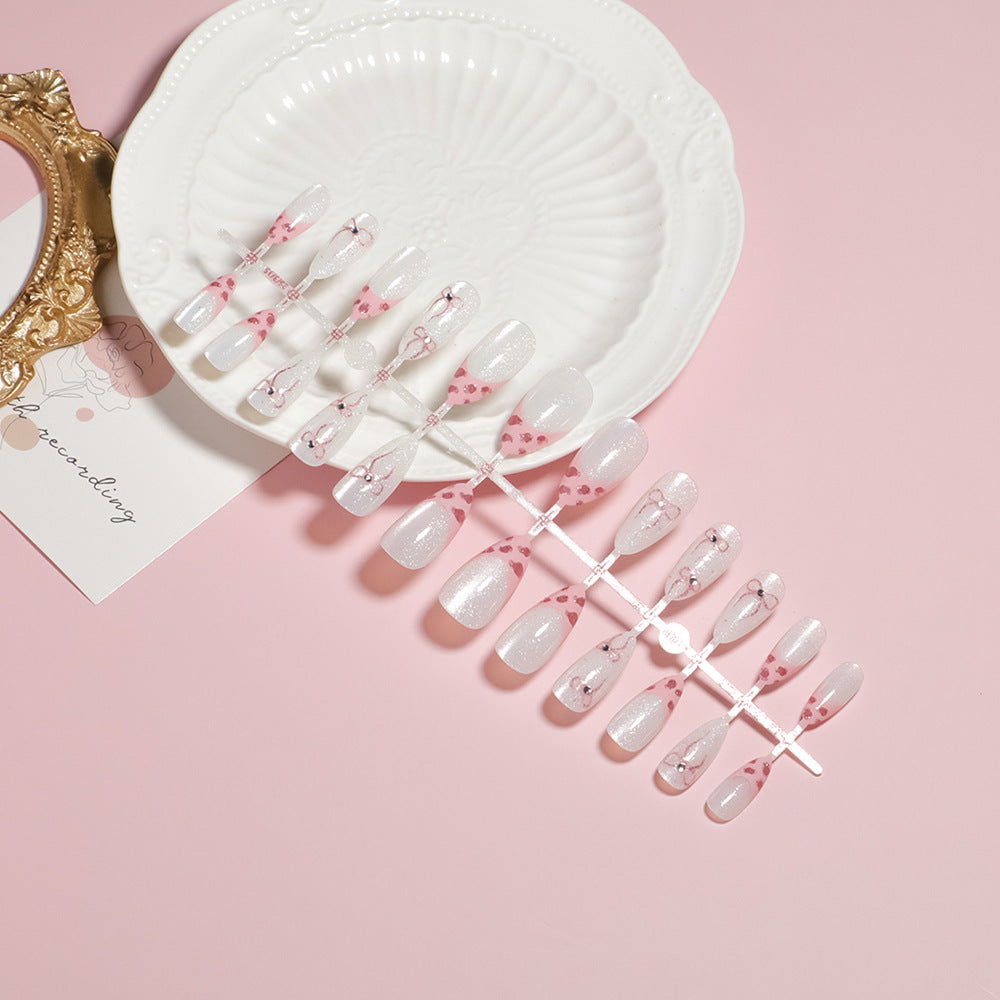 Elegant Floral Accent Press-On Nail Set Bowlift