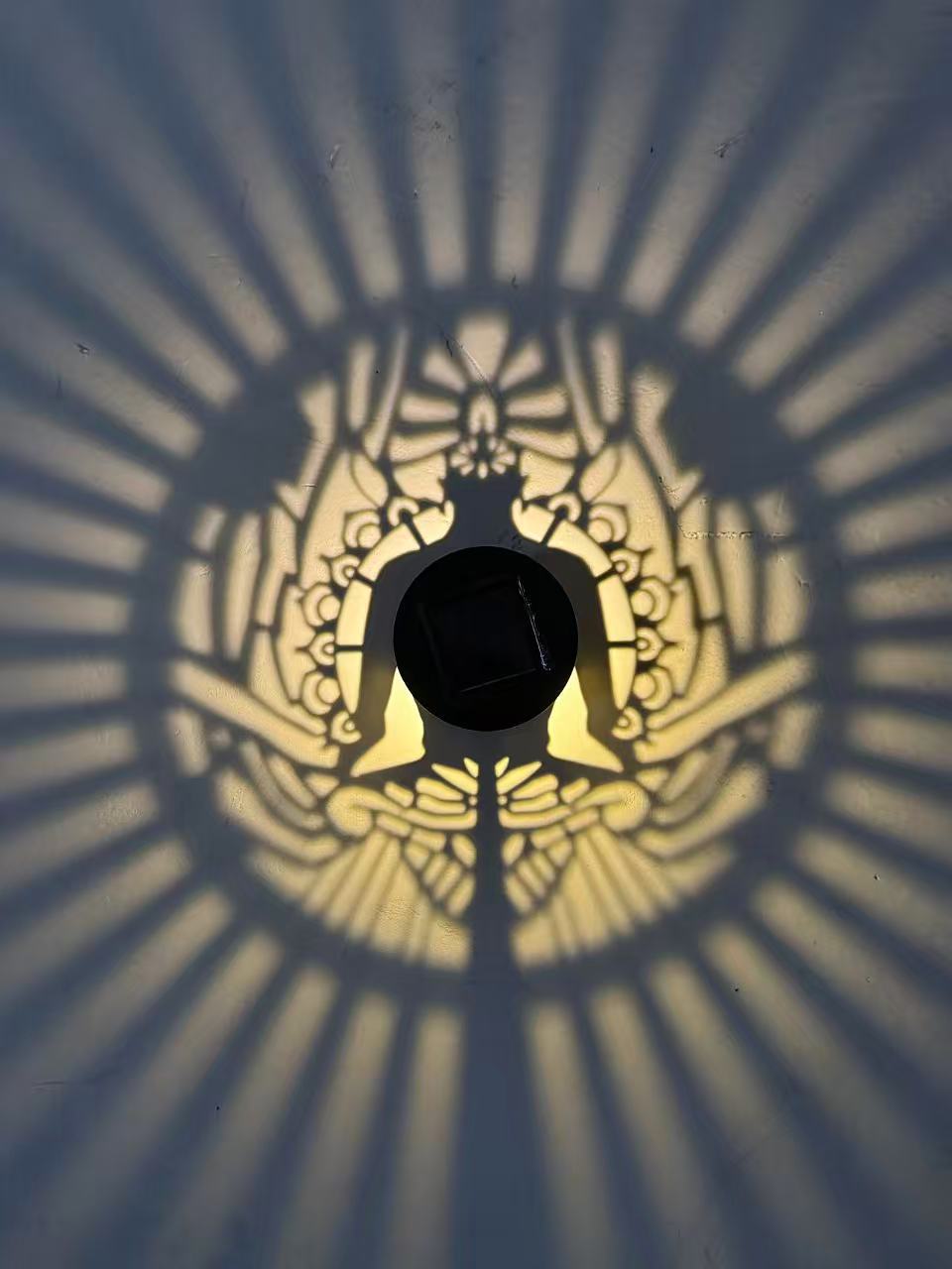 Outdoor Mandala Solar Projection Wall Lights With Patterned Metal Casing And Automatic Dusk-To-Dawn Sensor Bowlift