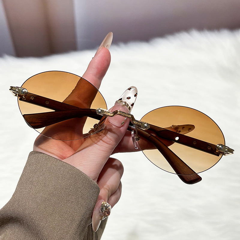 Ladies fashionable and elegant sunglasses with oval design Bowlift