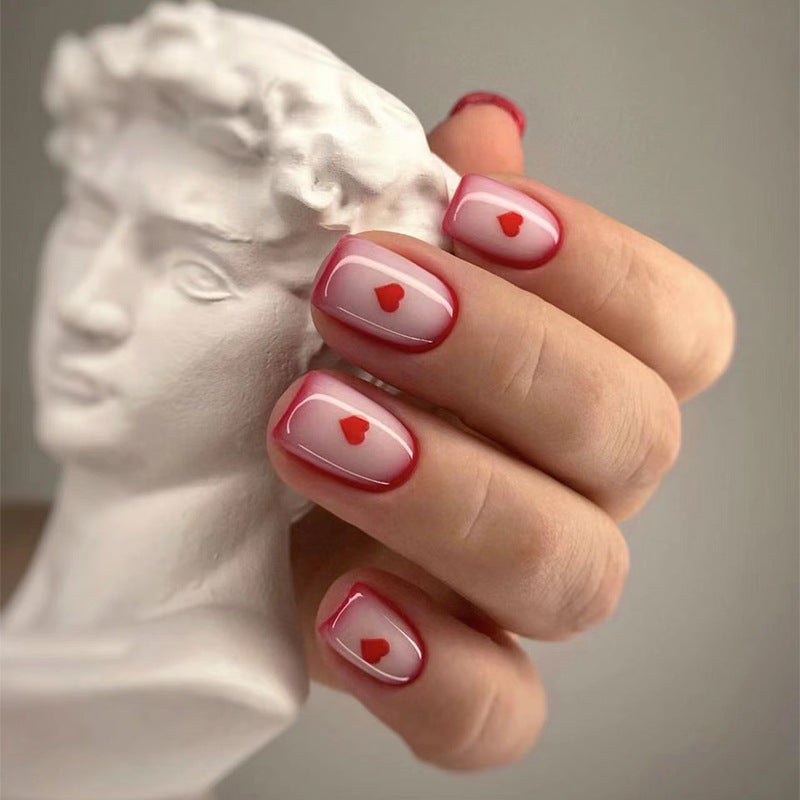Nail art with romantic heart motifs Bowlift
