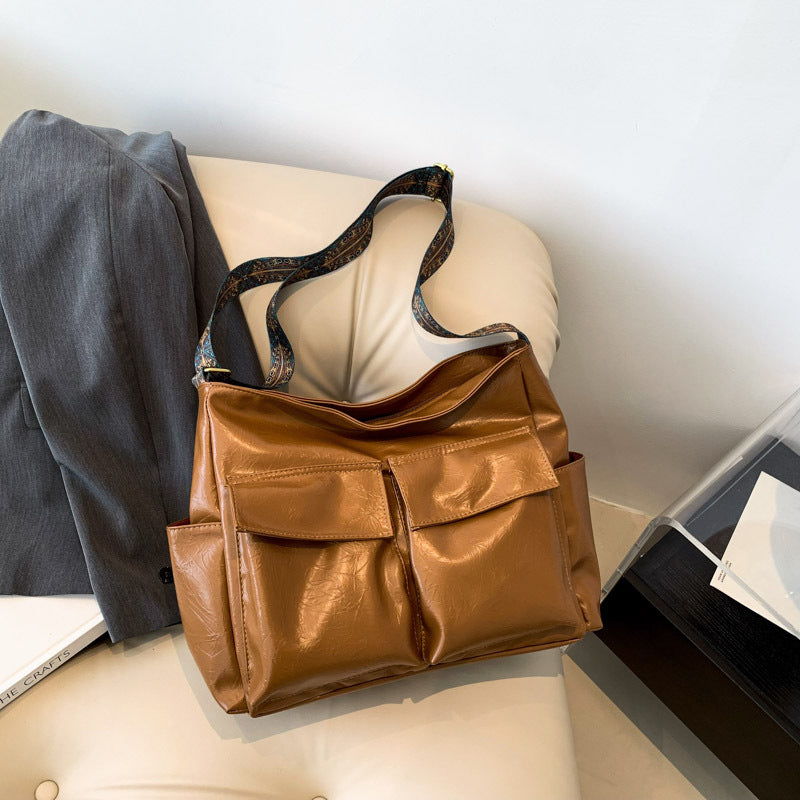 Chic Metallic Handbag Bowlift