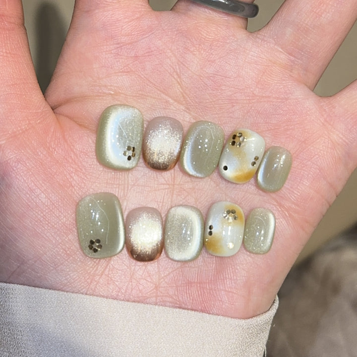 Artificial nails with modern accents Bowlift