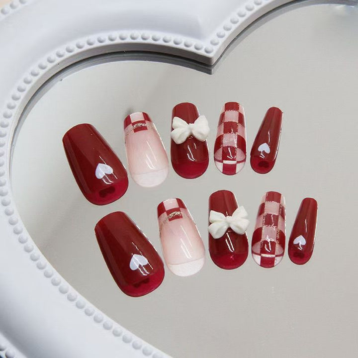 Artificial nails with decorative heart and bow details Bowlift