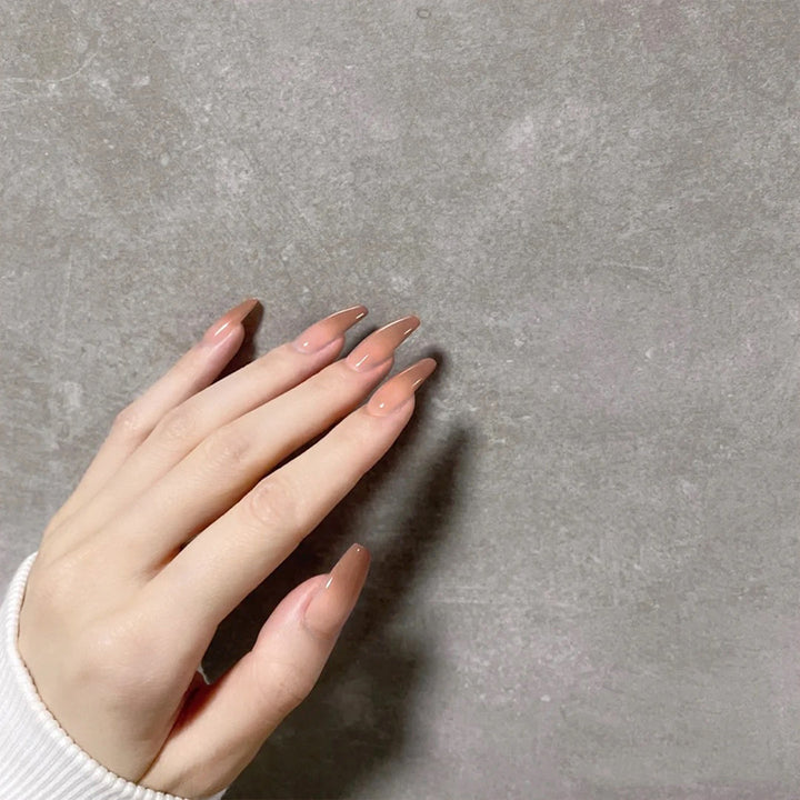 Artificial nails with elegant ombre effect Bowlift