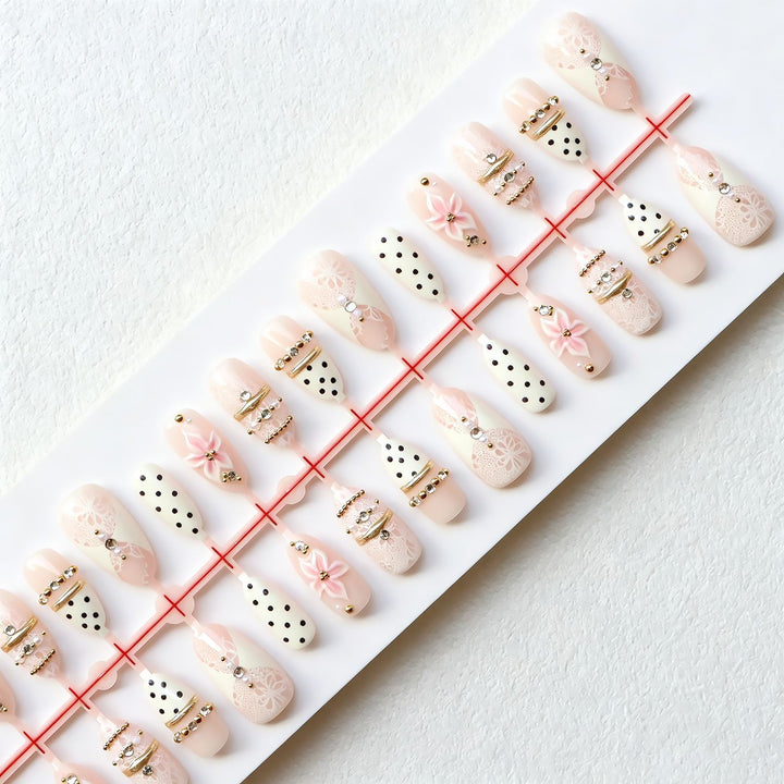 Elegant Lace Press-On Nail Set Bowlift