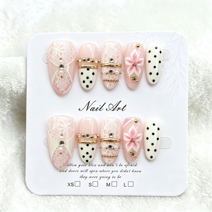 Elegant Lace Press-On Nail Set Bowlift