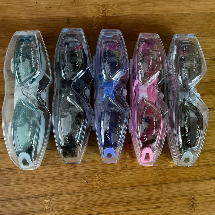 Swim mask with UV protection and anti-fog technology Bowlift