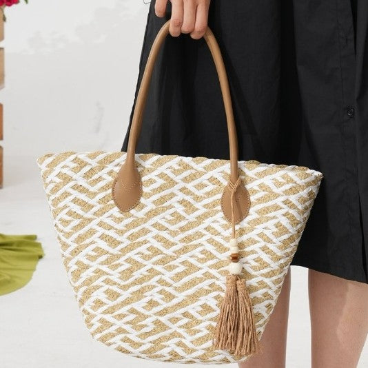 Bast tote bag with stylish zigzag pattern and leather handles Bowlift