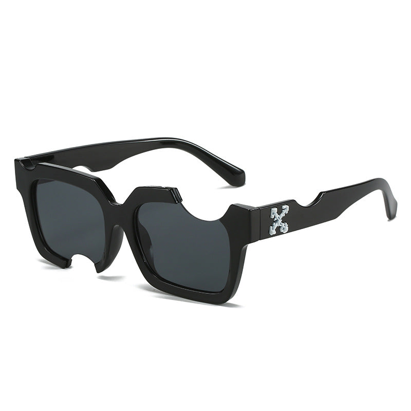 Women's modern, geometric sunglasses with exceptional frame Bowlift