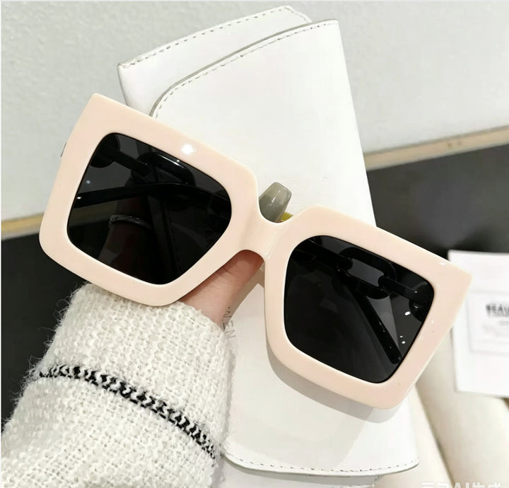 Stylish Wide Square Frame Sunglasses Bowlift