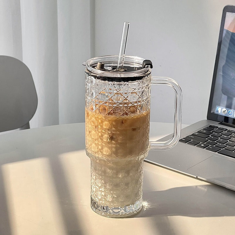 Ladies stylish drinking cups with unique pattern Bowlift