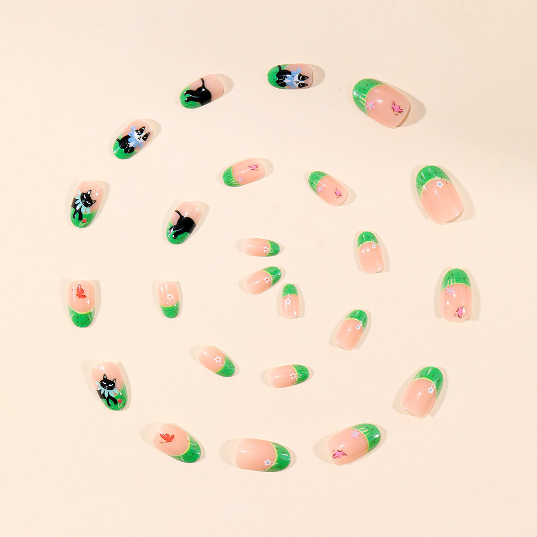Artistic Cat-Inspired Nail Art Bowlift