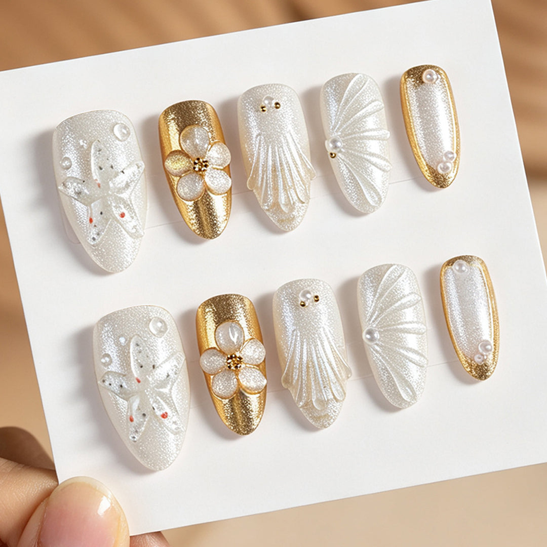 Acrylic nail set with luxurious glitter embellishments Bowlift