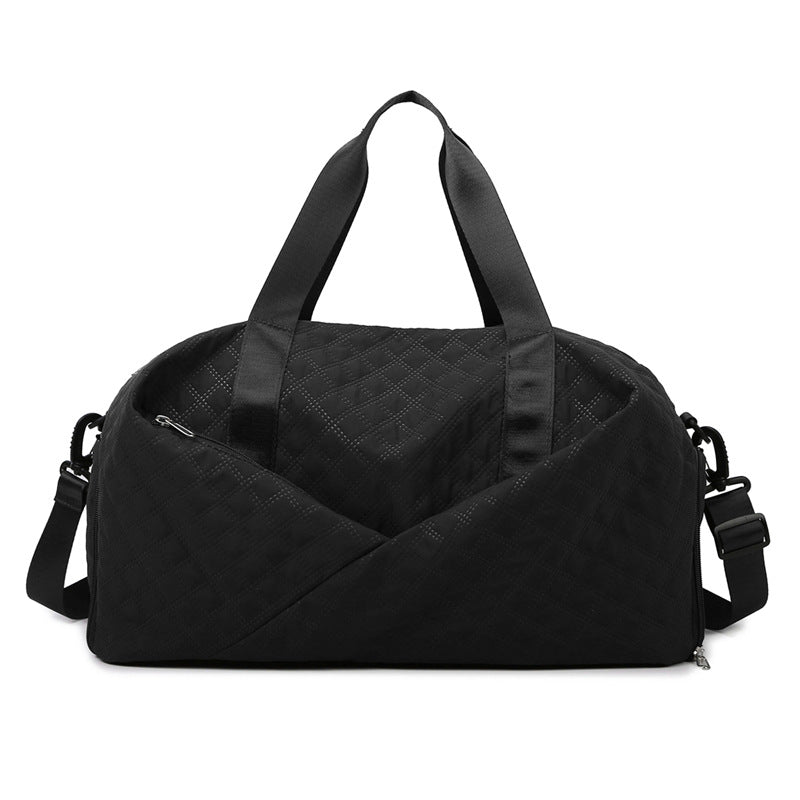 Sporty travel bag with elegant quilted pattern Bowlift