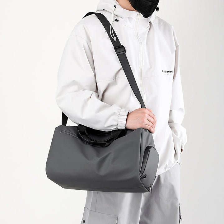 Multifunctional sports and travel bag with robust design Bowlift