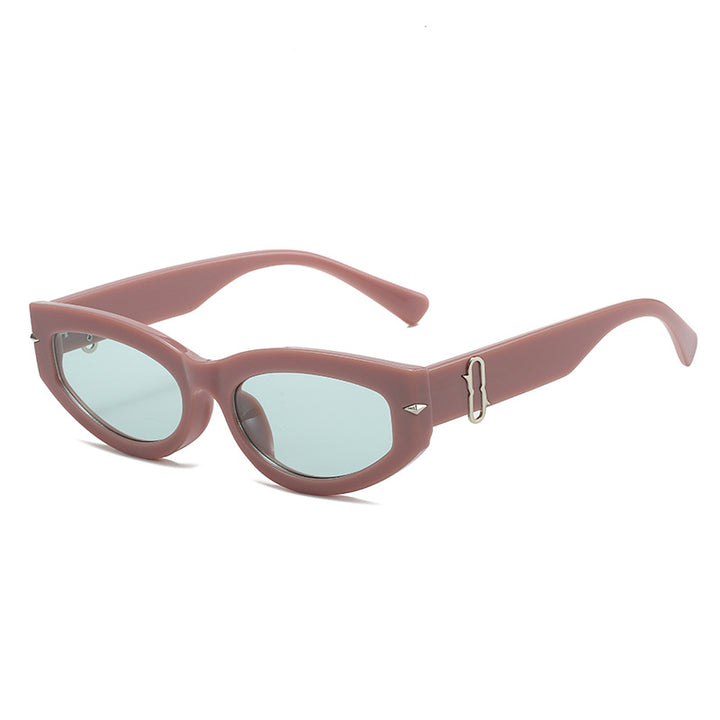 Retro-Inspired Cat-Eye Sunglasses with Bold Frame Bowlift