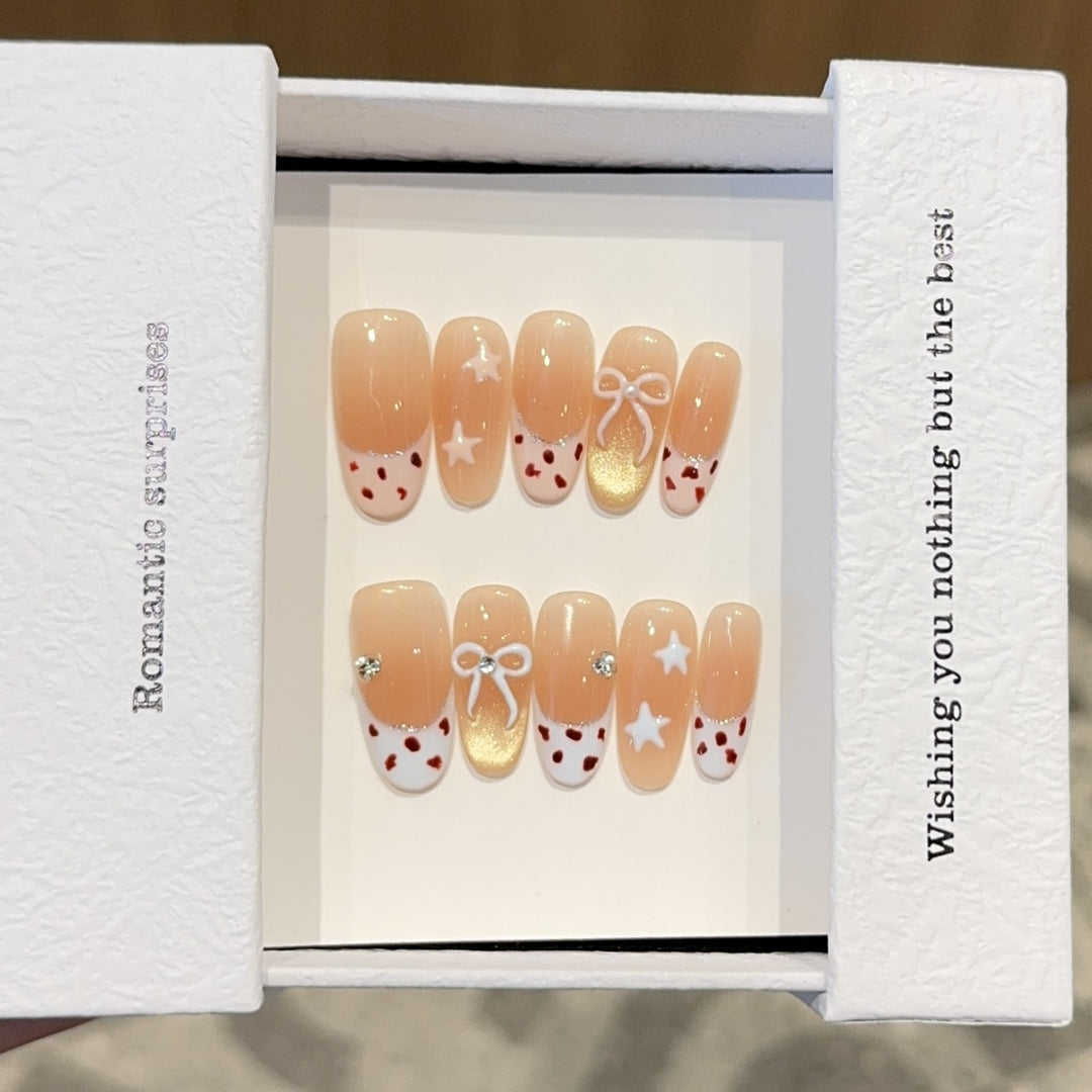 Artificial nails with decadent design and romantic accents Bowlift