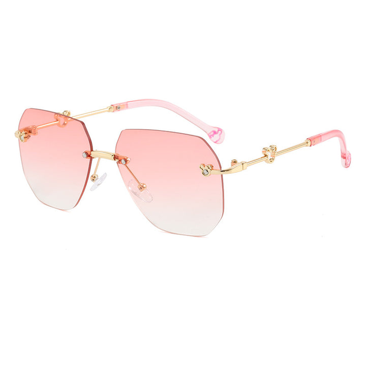 Ladies stylish oversized sunglasses with faceted frame Bowlift