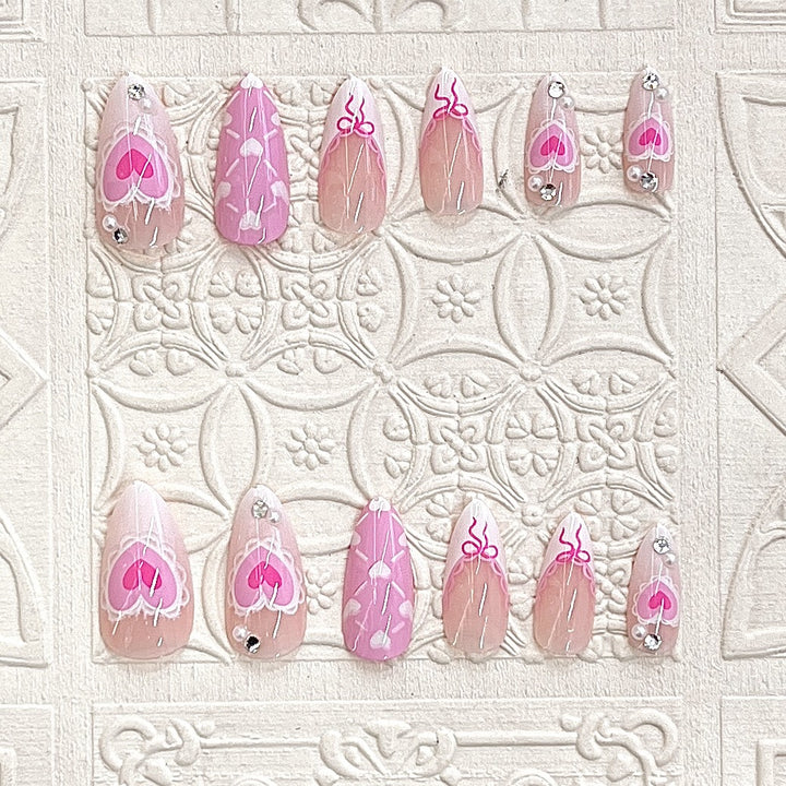 Artistic Press-On Nail Set with Romantic Heart Design Bowlift