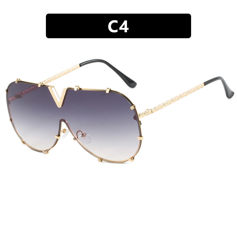 Women oversized goggles in futuristic design Bowlift