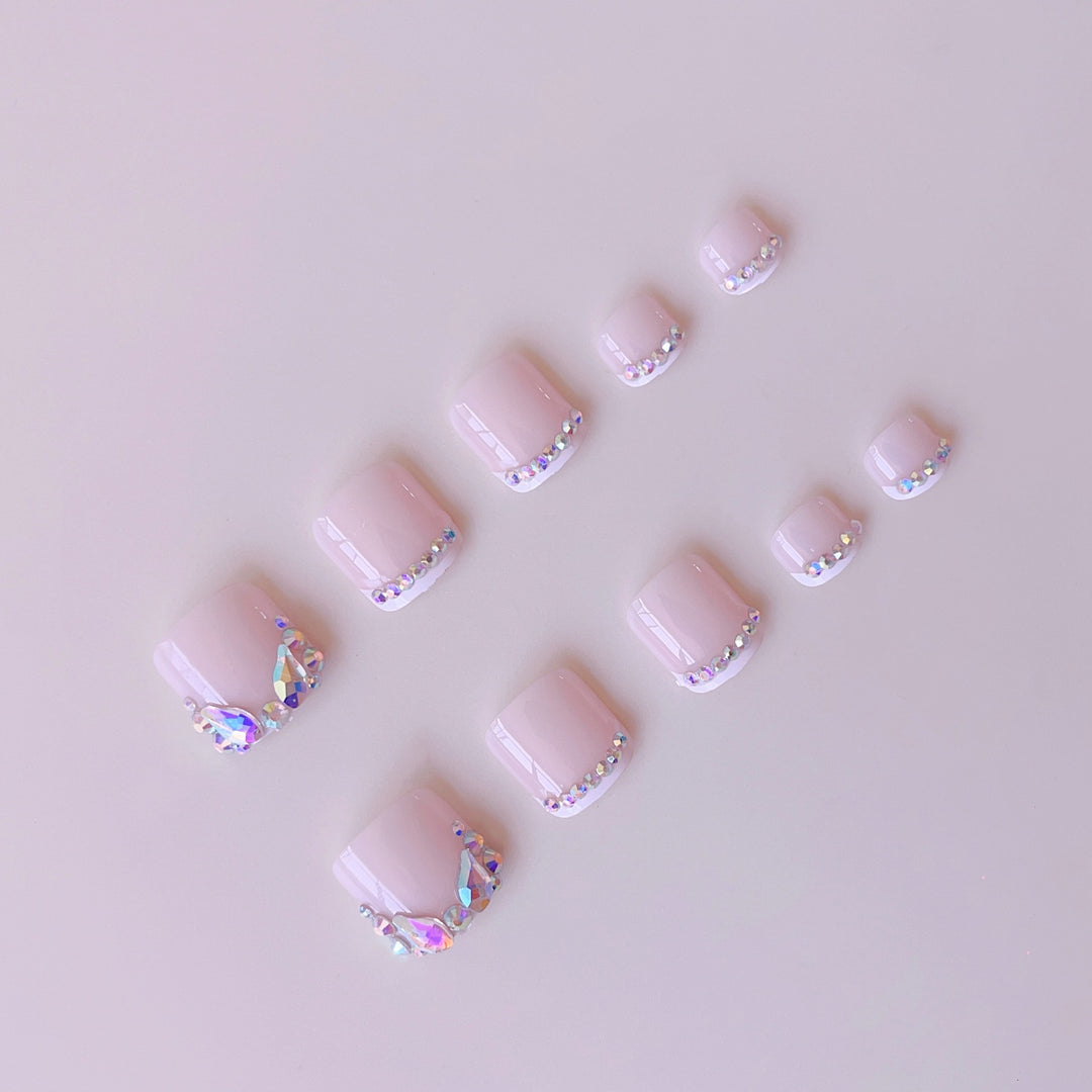 Fake Nail Set with Glittering Rhinestone Details and French Tip Bowlift