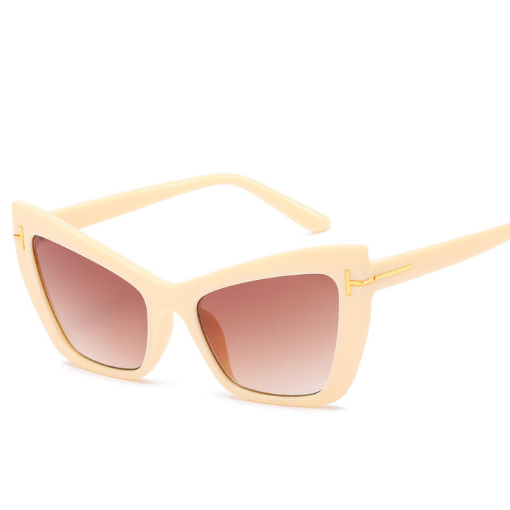 Cat-Eye Frame Sunglasses with Gradient Lenses Bowlift