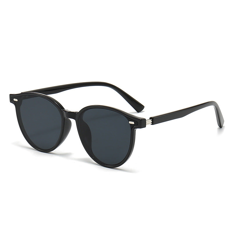 Retro-Inspired Round Frame Sunglasses