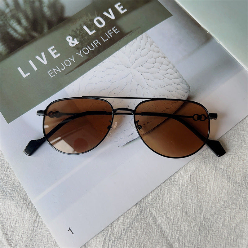 Vintage-Inspired Aviator Sunglasses Bowlift