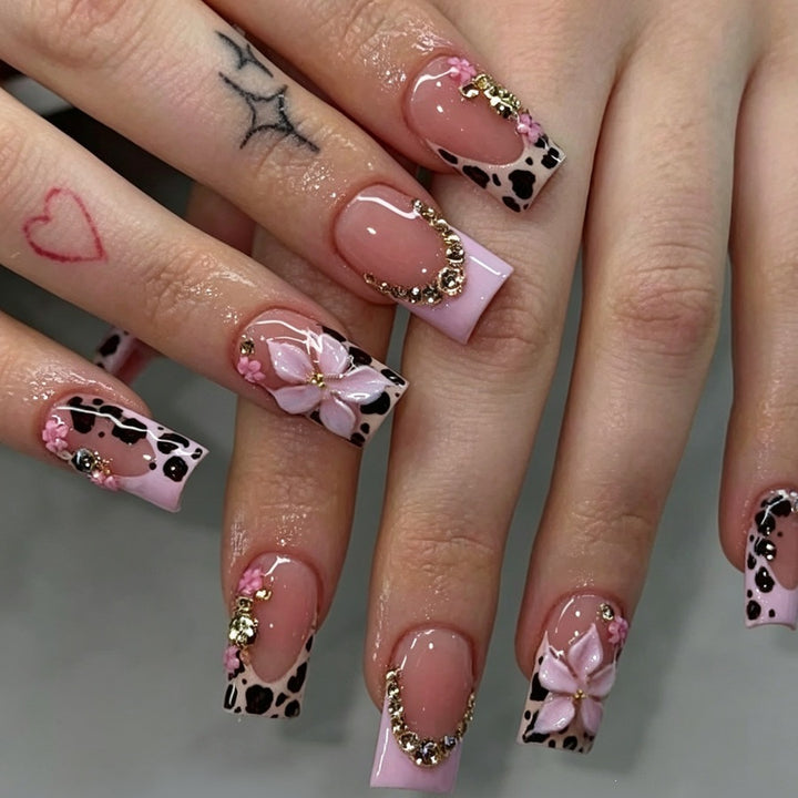 Artificial nail set with elegant flower and lace designs Bowlift