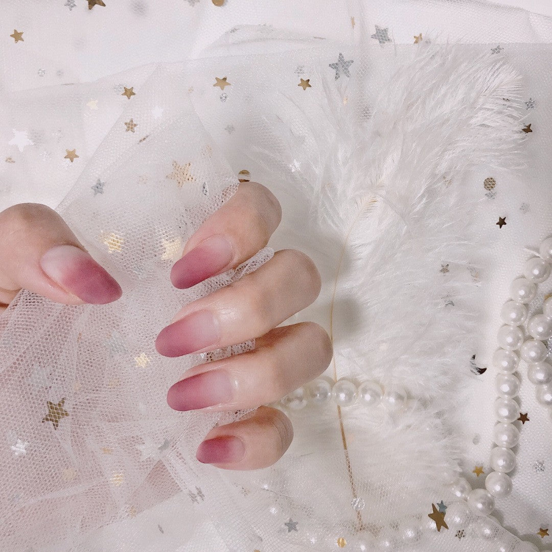 Artful nail extensions with an elegant leaf pattern Bowlift