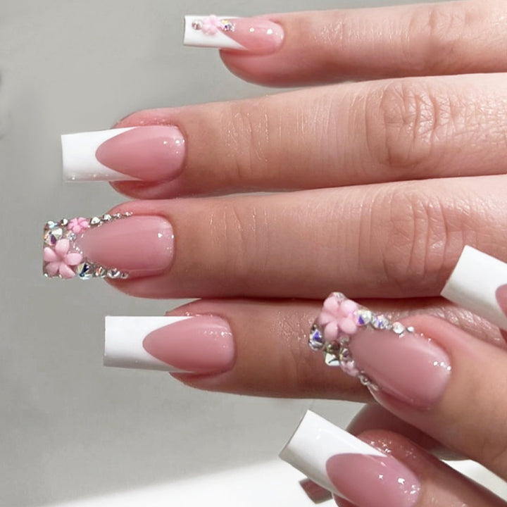 Decorative Press-On Nail Set with Elegant Accent Designs Bowlift
