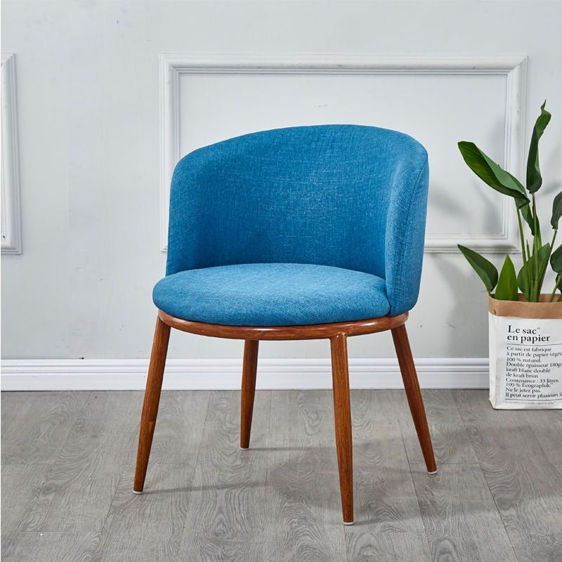 Polster chair with modern curves and comfortable seating surface Bowlift