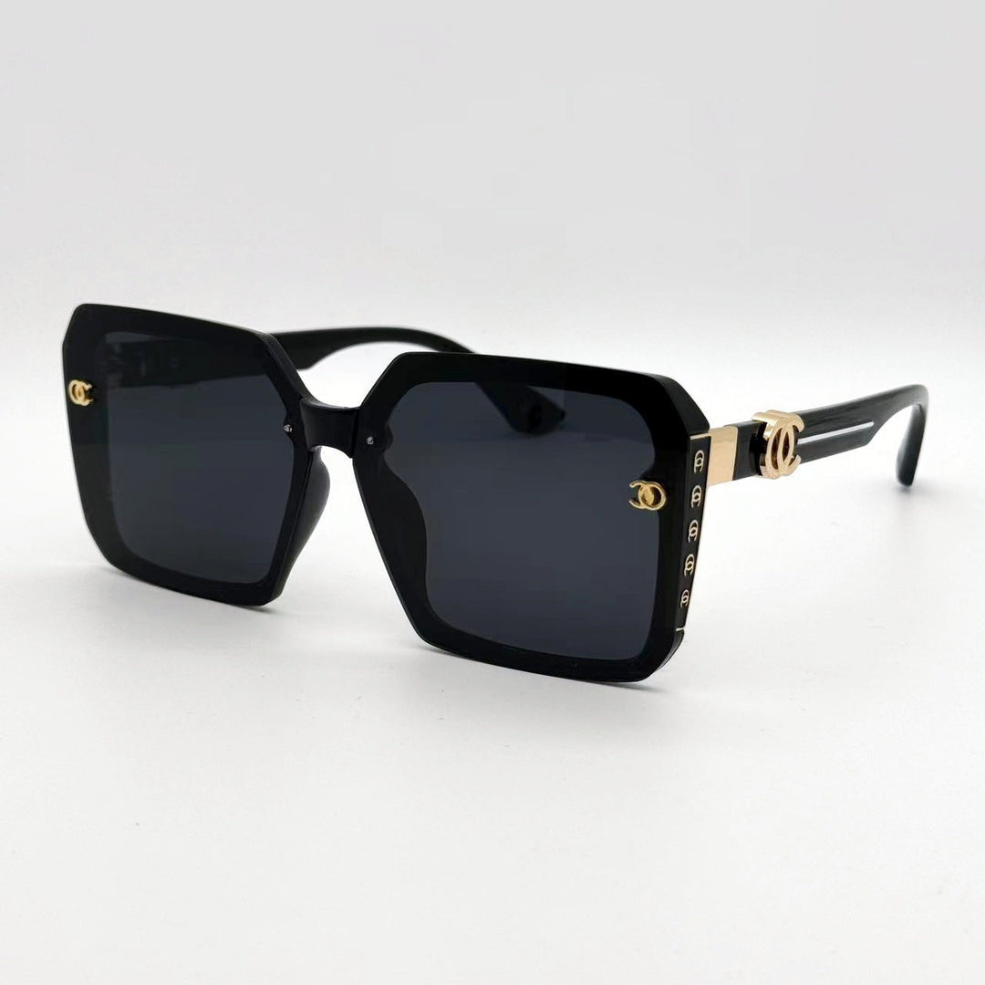 Ladies Fashion Sunglasses with distinctive square frame and luxurious accents Bowlift