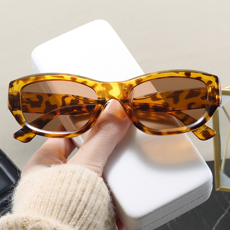 Women’s fashionable cat-eye sunglasses with a flexible frame and UV protection Bowlift