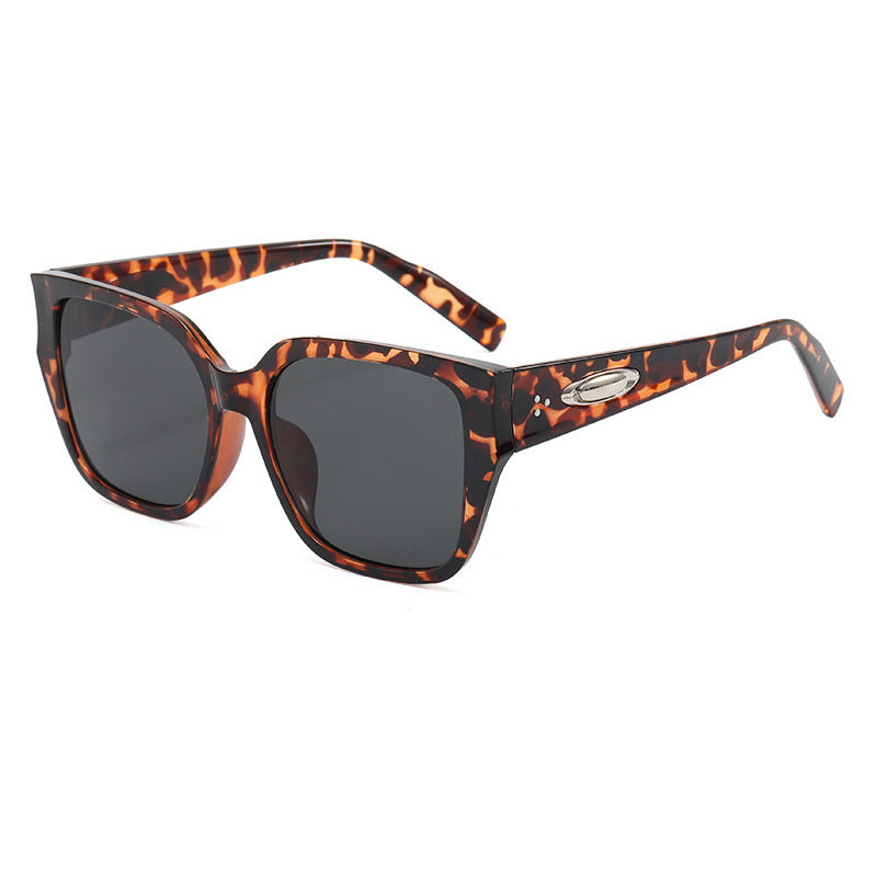 Women's sunglasses in modern square design with clear lenses Bowlift