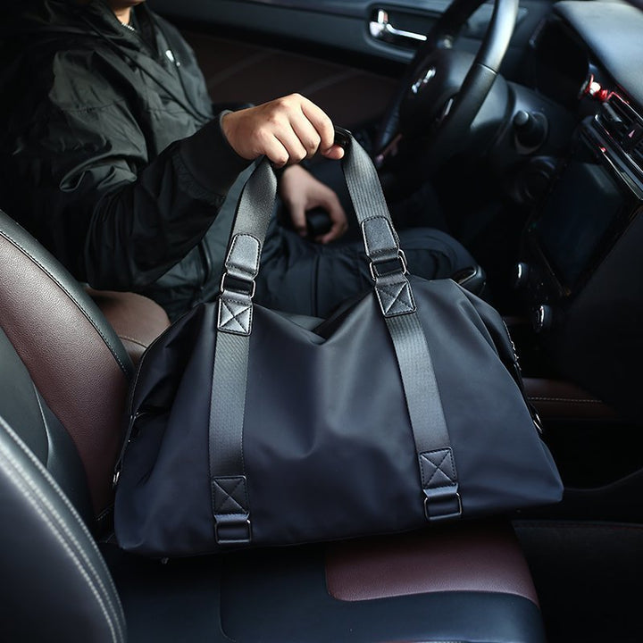 Sporty travel bag with innovative storage solution Bowlift