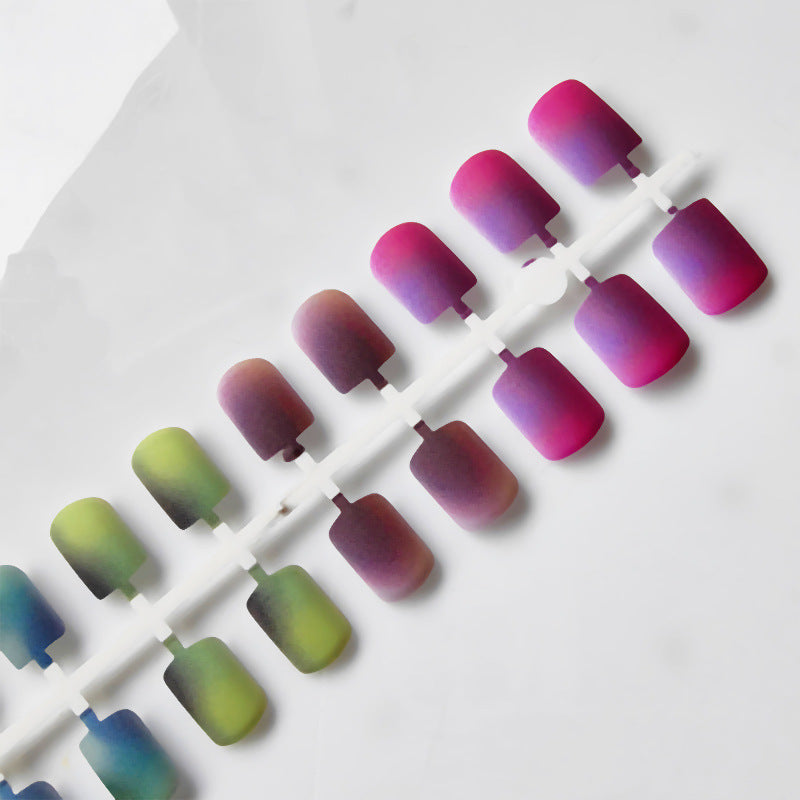 Artificial nails in elegant ombre design Bowlift