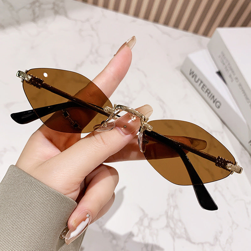 Women's Cat-Eye Sunglasses in Modern Elegance Style Bowlift