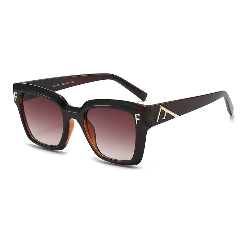 Ladies fashionable square sunglasses with gold details Bowlift