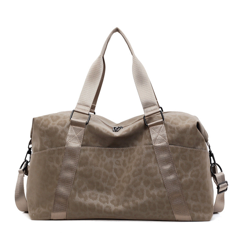 Sporty travel bag with structured upper material Bowlift