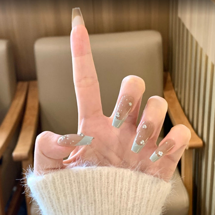 Decorative Press-On Nails with Floral Design Bowlift