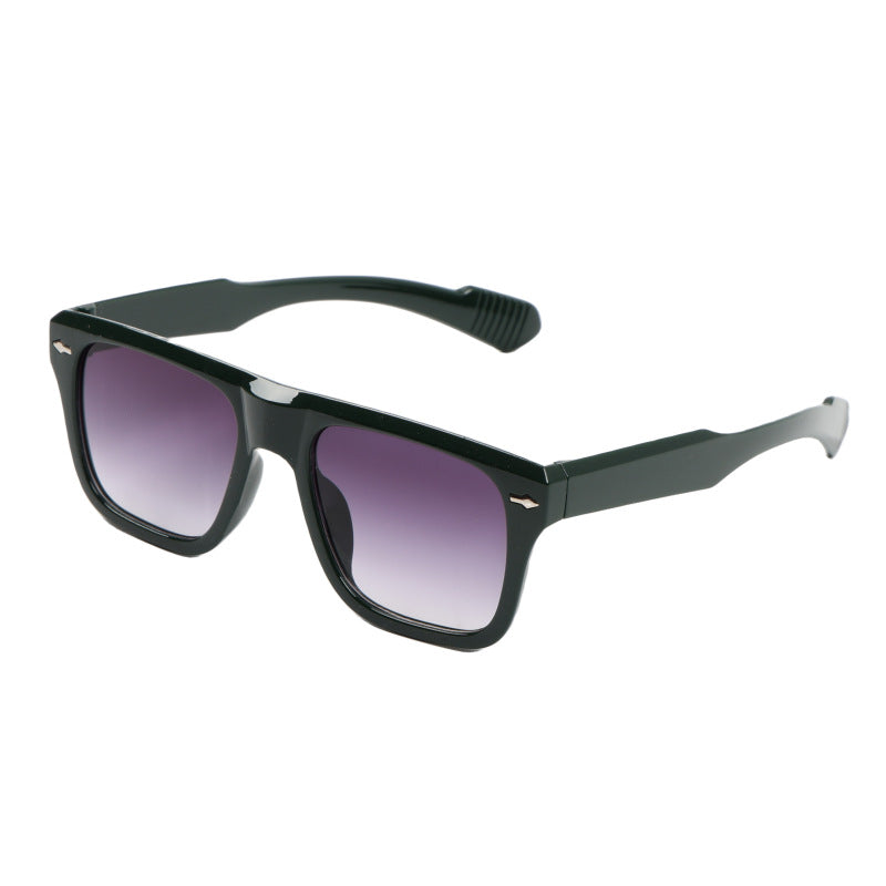 Ladies stylish sunglasses in modern oversized design Bowlift