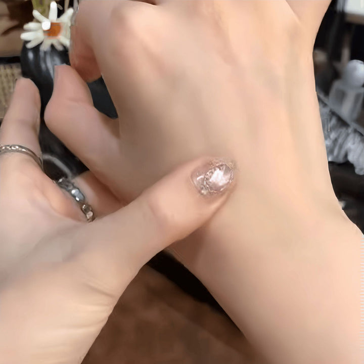 Glamorous nail art with glitter effect Bowlift