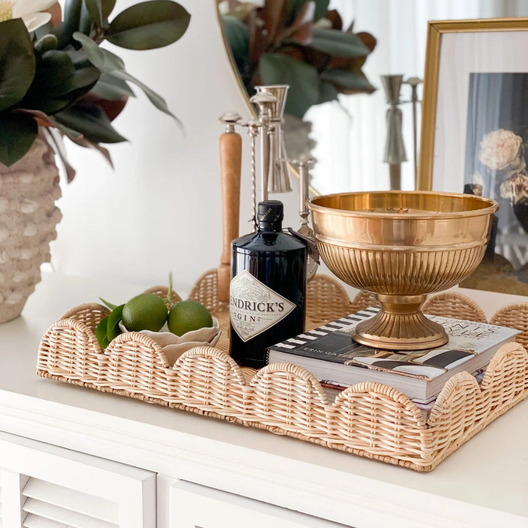 Elegant serving tray made of woven material Bowlift
