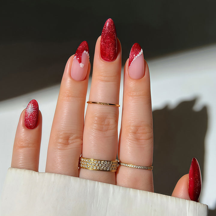 Artificial nail set with glamorous glitter accents Bowlift