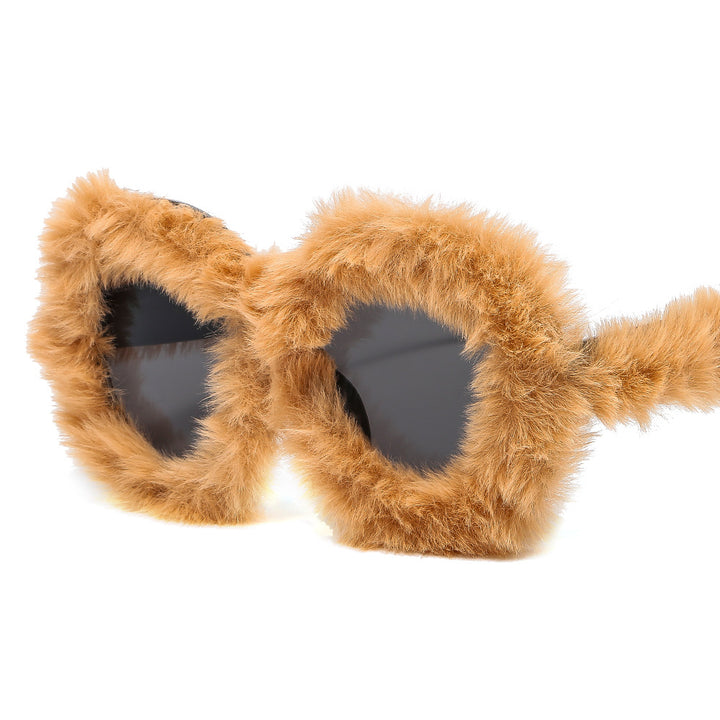 Ladies eye-catching oversized sunglasses with a unique fur touch Bowlift